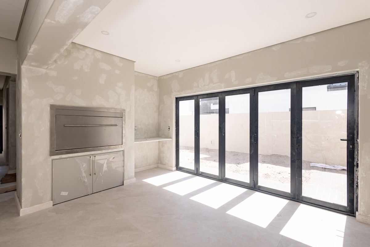 Spacious 4 Bedroom Entertainer’s Haven! - Photo 5