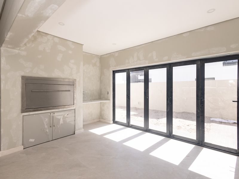 Spacious 4 Bedroom Entertainer’s Haven! - Photo 5