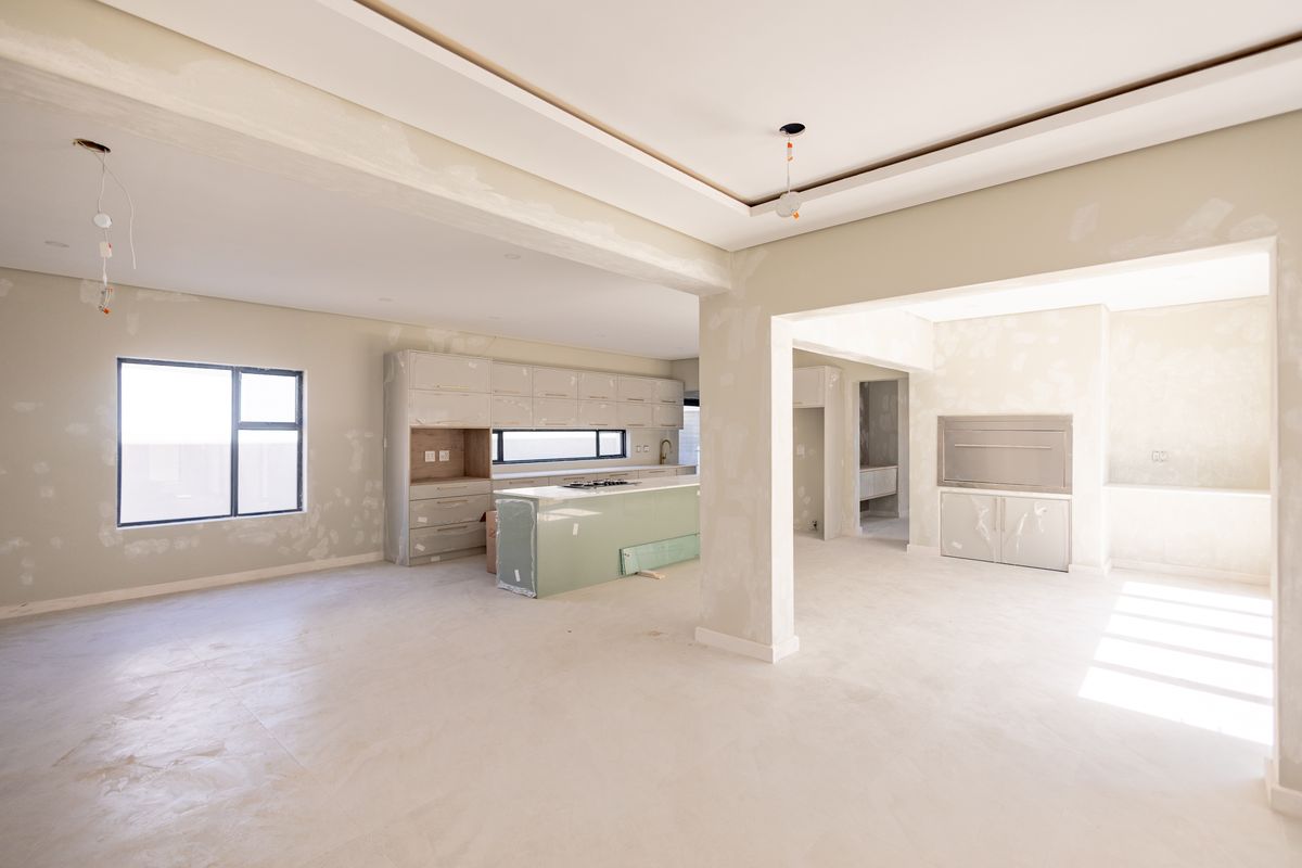 Spacious 4 Bedroom Entertainer’s Haven! - Photo 4