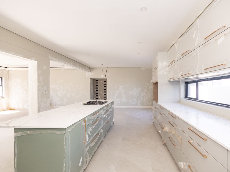 Spacious 4 Bedroom Entertainer’s Haven! - Photo 8