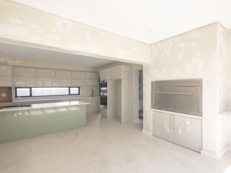 Spacious 4 Bedroom Entertainer’s Haven! - Photo 6