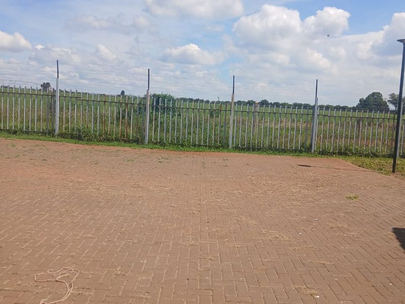 Secure Family Living in a Well-Maintained Complex - Photo 7