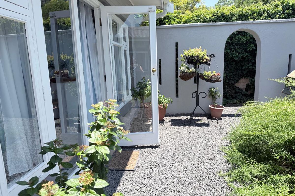 A Family Home Designed for Living & Income Potential in Bergsig, Komani - Photo 4