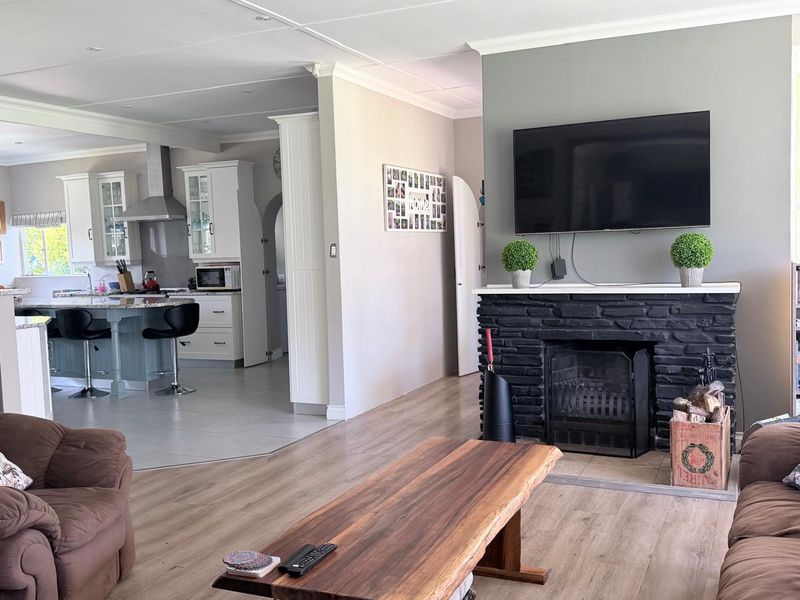 A Family Home Designed for Living & Income Potential in Bergsig, Komani - Photo 8