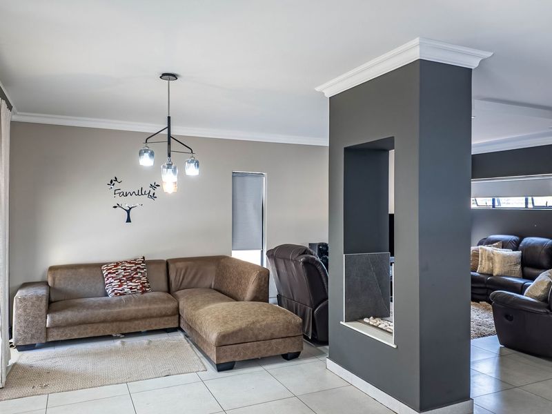 Move in Ready House in Full Title Estate - Photo 3