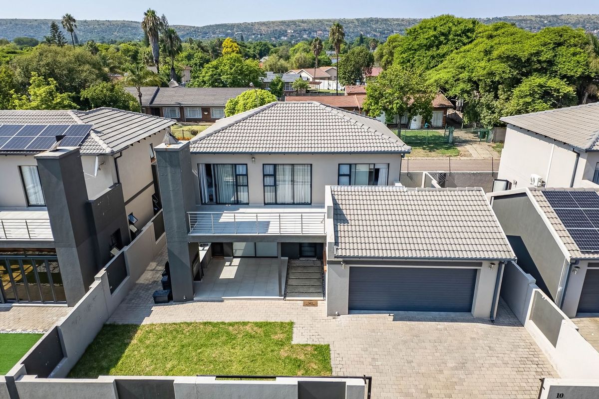 Move in Ready House in Full Title Estate - Photo 2