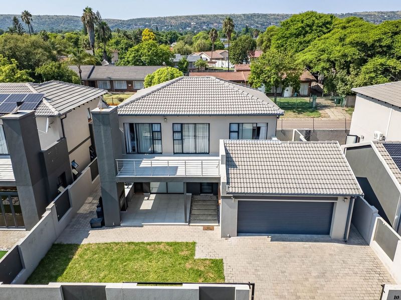 Move in Ready House in Full Title Estate - Photo 2