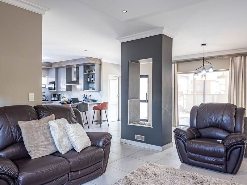 Move in Ready House in Full Title Estate - Photo 4