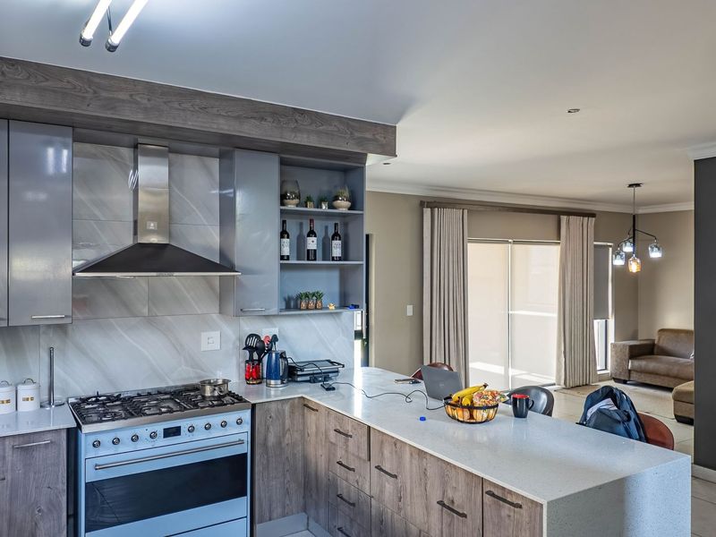 Move in Ready House in Full Title Estate - Photo 8