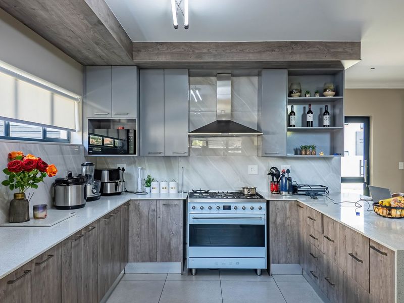 Move in Ready House in Full Title Estate - Photo 5