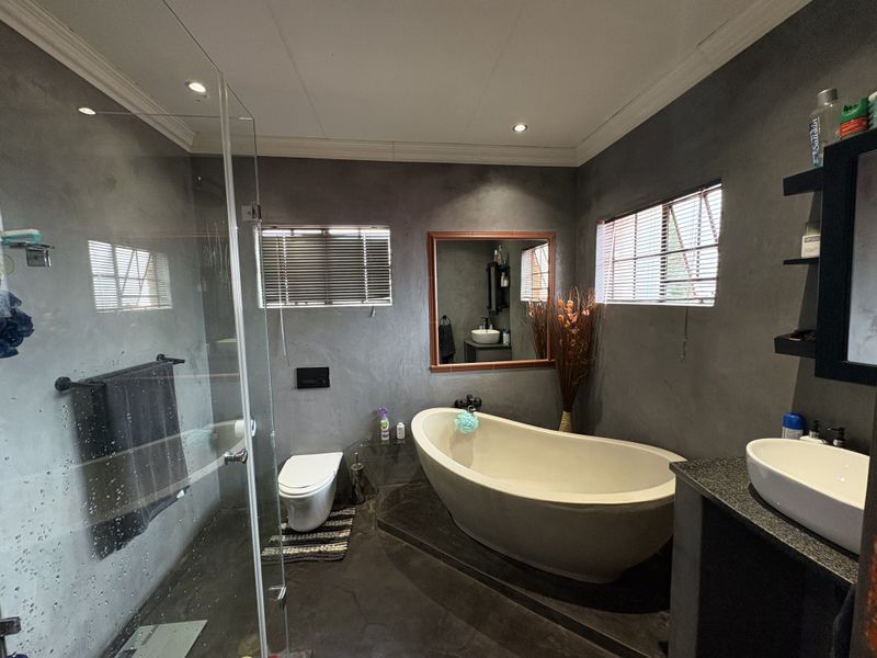 The Complete Family Home! - Photo 7