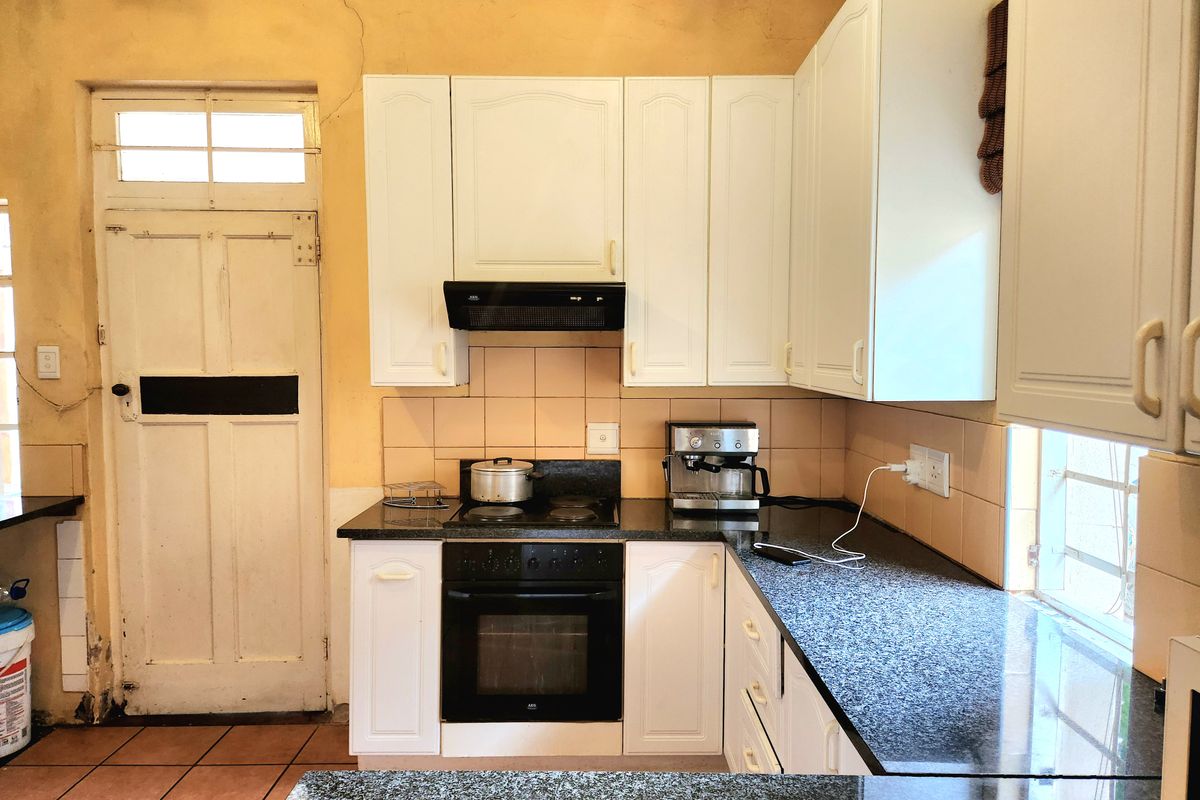 Modern Family Home with Income Potential – Prime Location - Photo 3