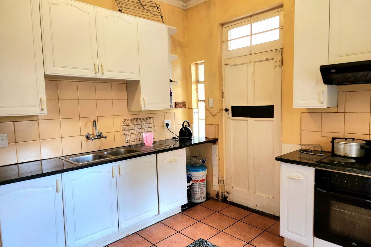 Modern Family Home with Income Potential – Prime Location - Photo 4