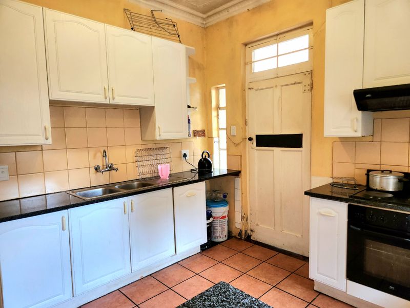 Modern Family Home with Income Potential – Prime Location - Photo 4