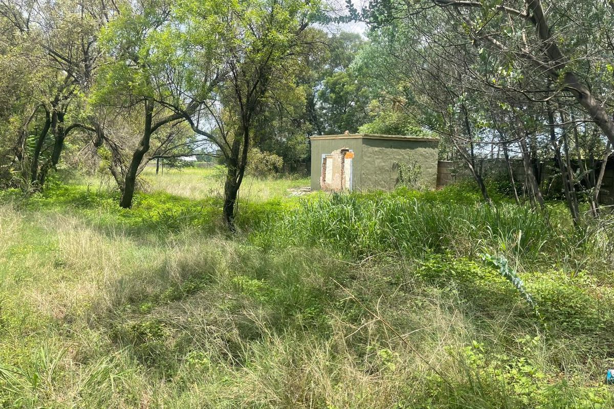 Country Living & Farming Potential on 4 Hectares with Structures - Photo 2