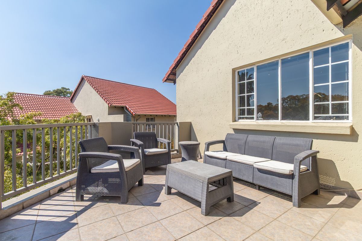 Super Sized Top Floor Apartment With Spacious Balcony and Entertainment Area - Photo 3