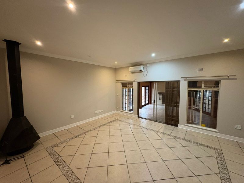 Perfect for families with Spacious living! - Photo 10