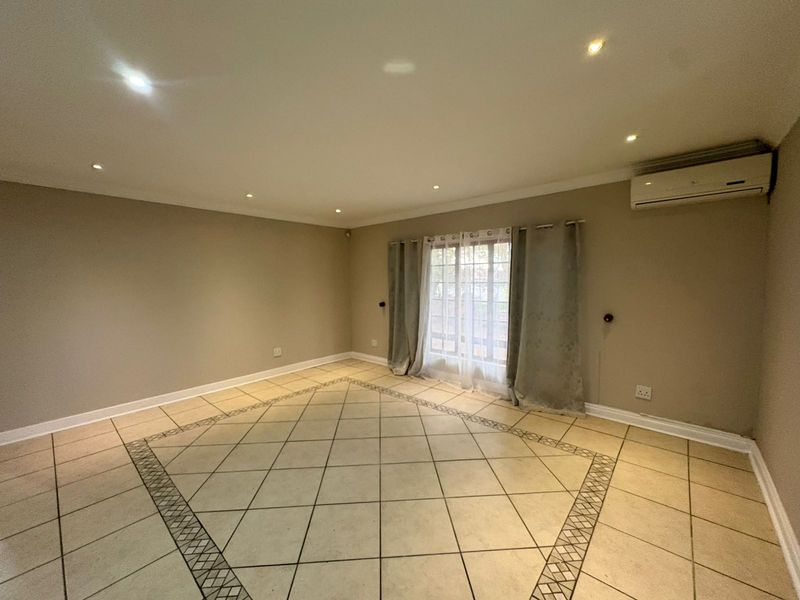 Perfect for families with Spacious living! - Photo 6