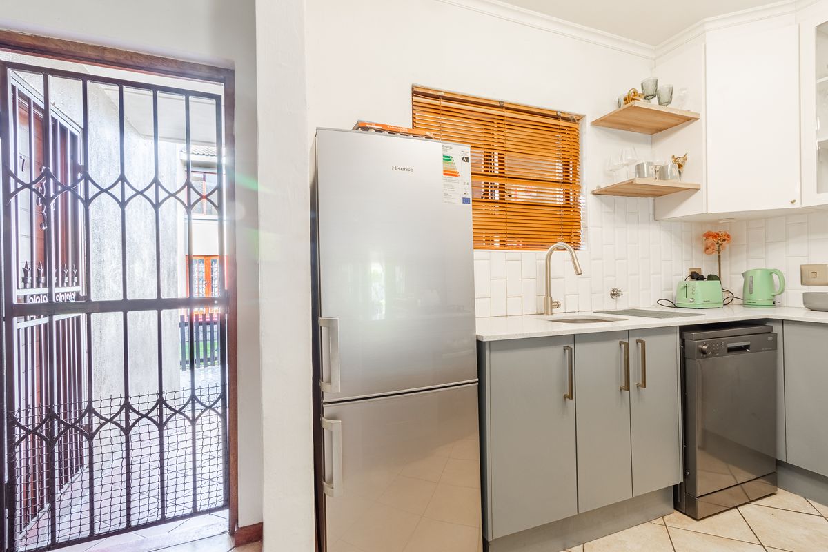 Move in ready Garden apartment - Photo 4