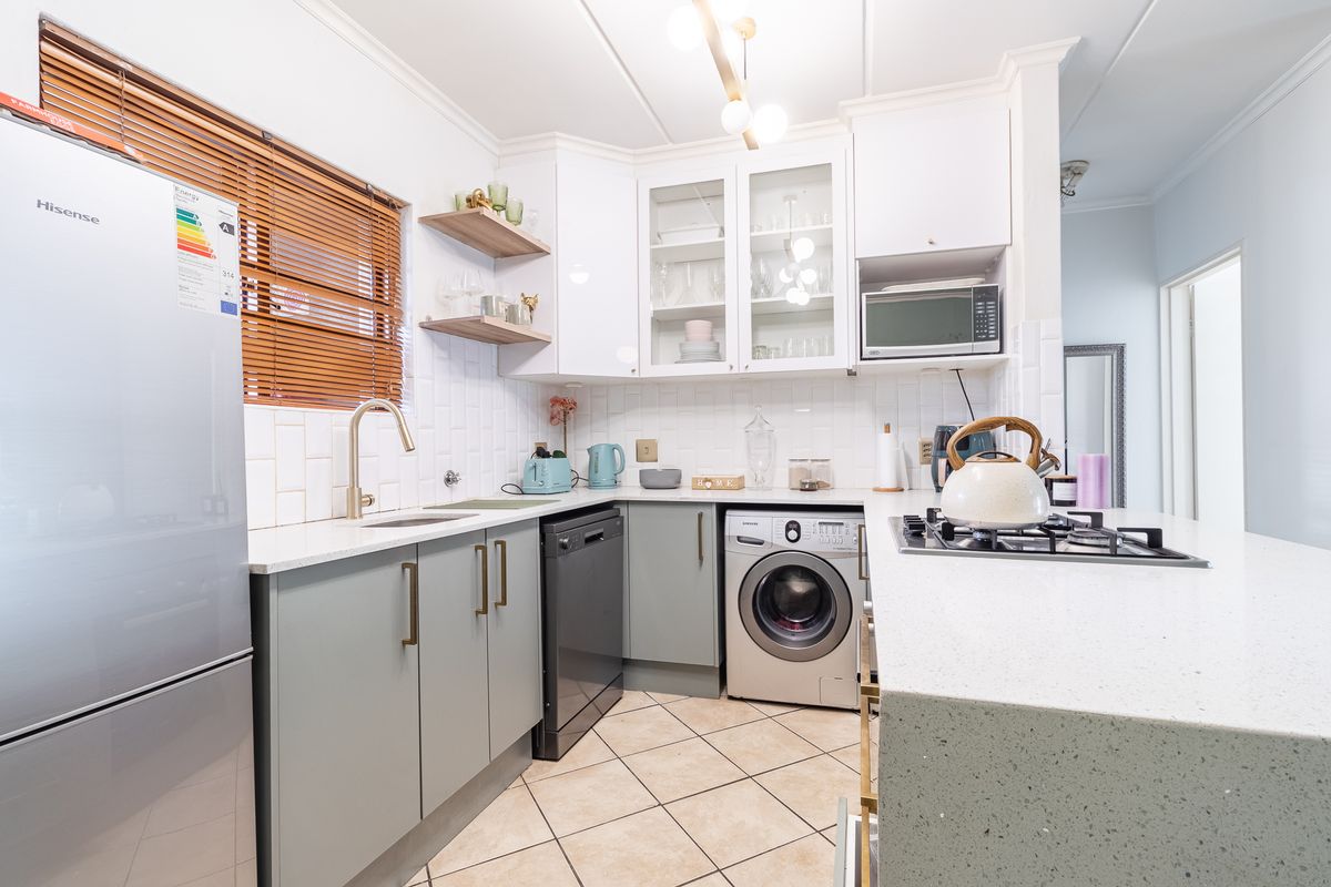 Move in ready Garden apartment - Photo 3