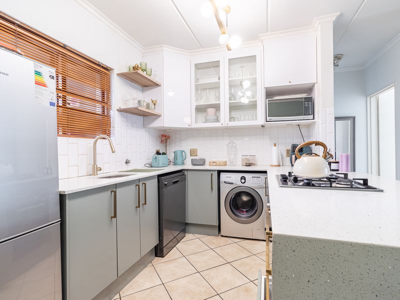 Move in ready Garden apartment - Photo 3