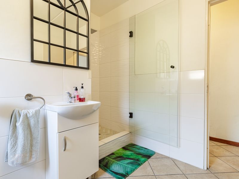 Move in ready Garden apartment - Photo 9