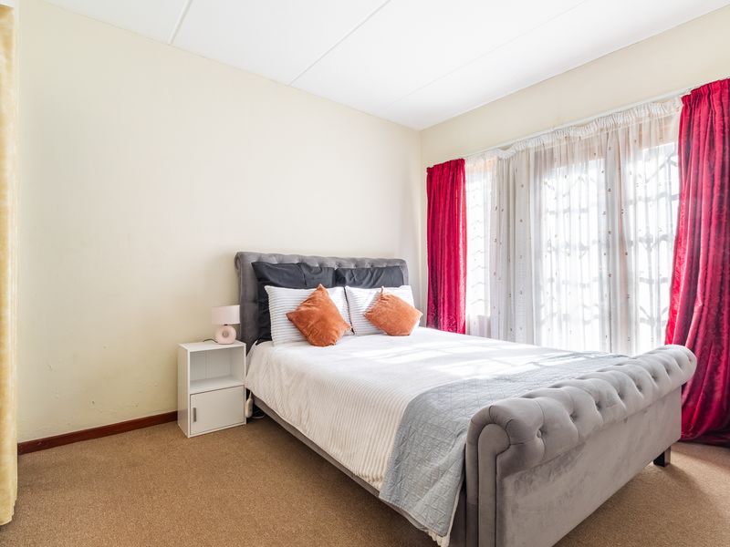 Move in ready Garden apartment - Photo 7