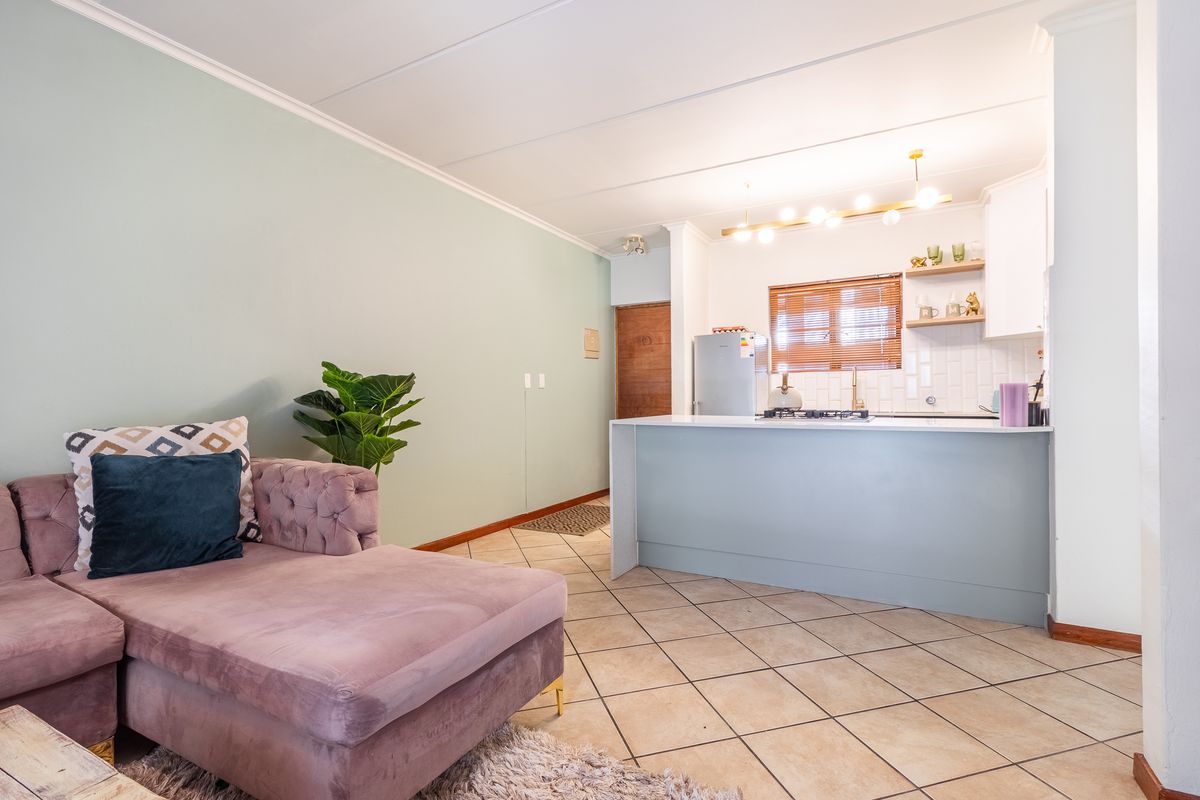 Move in ready Garden apartment - Photo 2