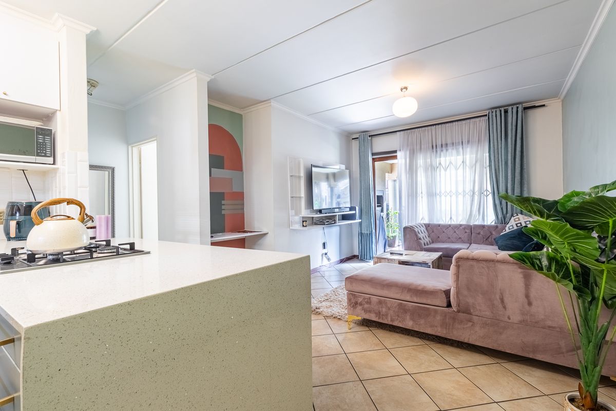 Move in ready Garden apartment - Photo 5