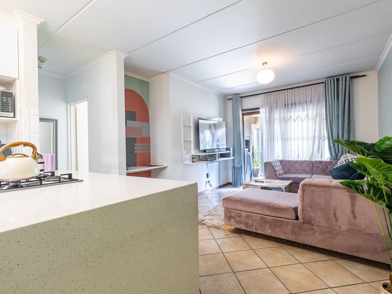 Move in ready Garden apartment - Photo 5