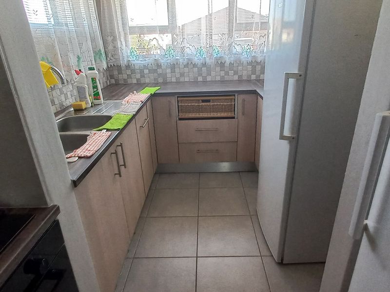 3 BEDROOM HOUSE TO RENT IN AN ESTATE IN ALBERTINIA - Photo 5