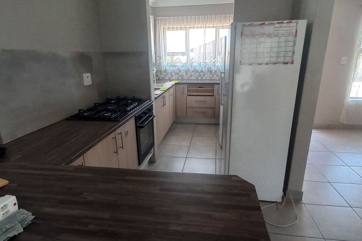 3 BEDROOM HOUSE TO RENT IN AN ESTATE IN ALBERTINIA - Photo 4