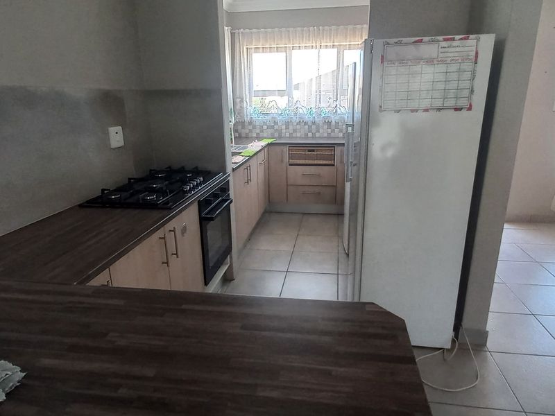 3 BEDROOM HOUSE TO RENT IN AN ESTATE IN ALBERTINIA - Photo 4