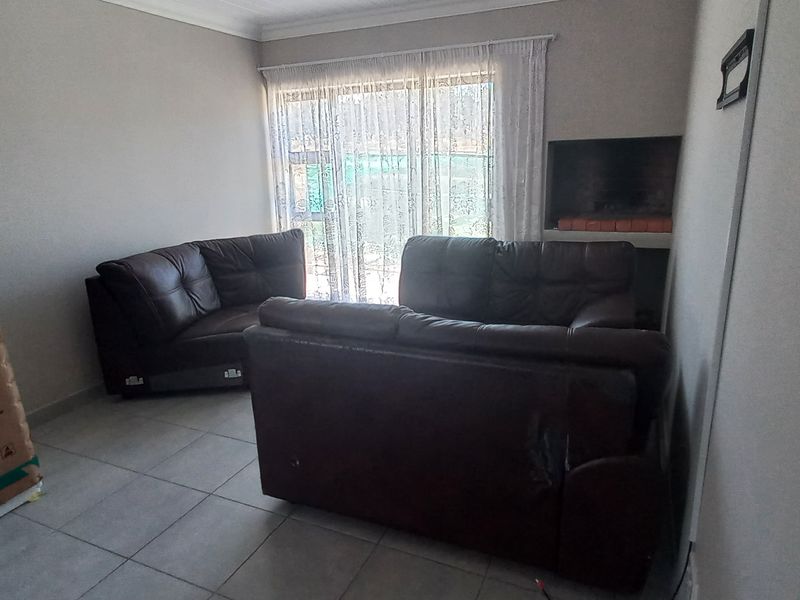 3 BEDROOM HOUSE TO RENT IN AN ESTATE IN ALBERTINIA - Photo 8