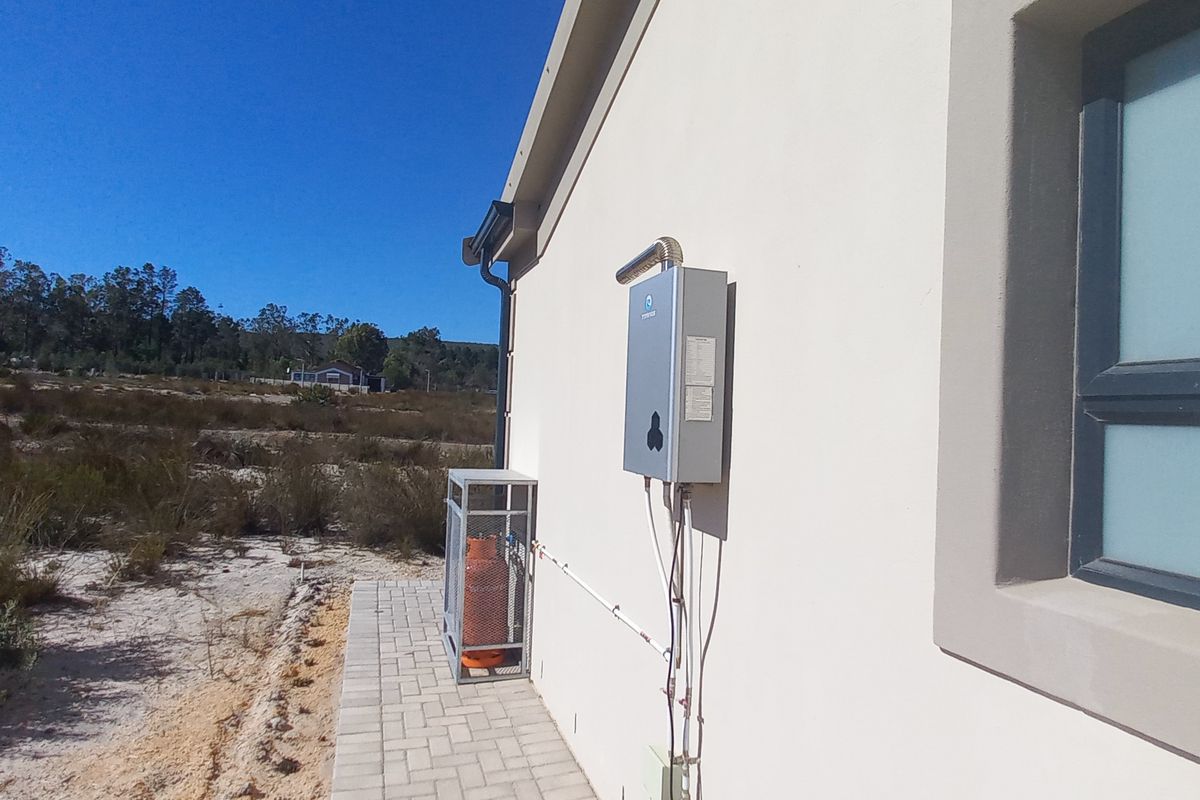 3 BEDROOM HOUSE TO RENT IN AN ESTATE IN ALBERTINIA - Photo 3