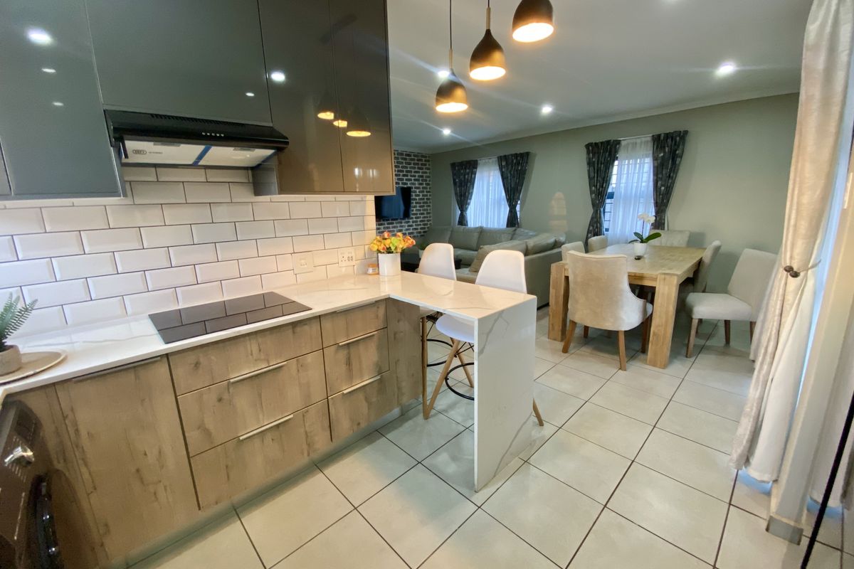 Elegant Four-Bedroom Double-Storey Home in Capital View, Lotus Gardens, Pretoria - Photo 3