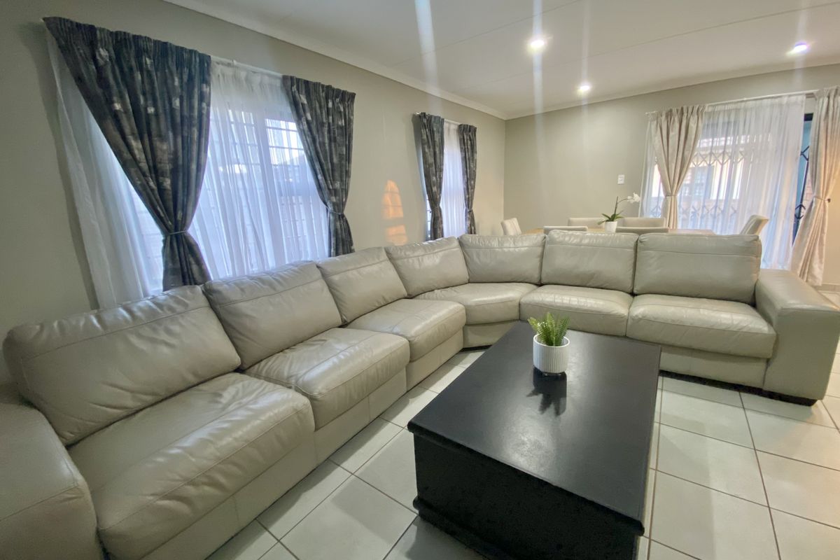 Elegant Four-Bedroom Double-Storey Home in Capital View, Lotus Gardens, Pretoria - Photo 5