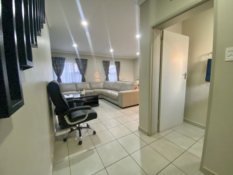 Elegant Four-Bedroom Double-Storey Home in Capital View, Lotus Gardens, Pretoria - Photo 8