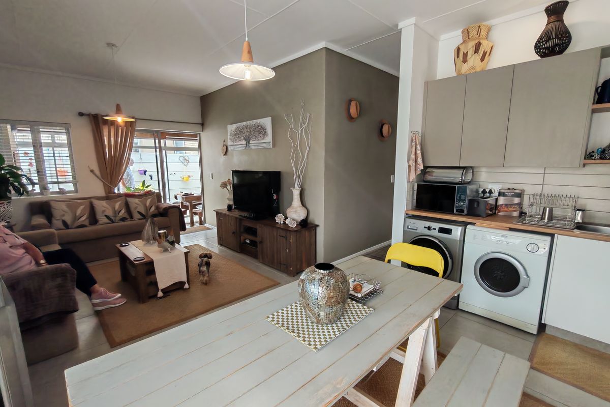 Ready to move in Townhouse - Photo 4