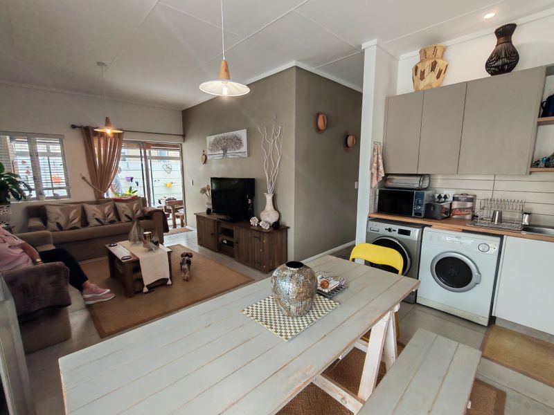 Ready to move in Townhouse - Photo 4