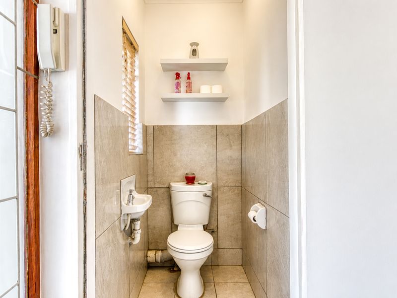 Spacious Pet-Friendly 3-Bedroom Duplex - Photo 10