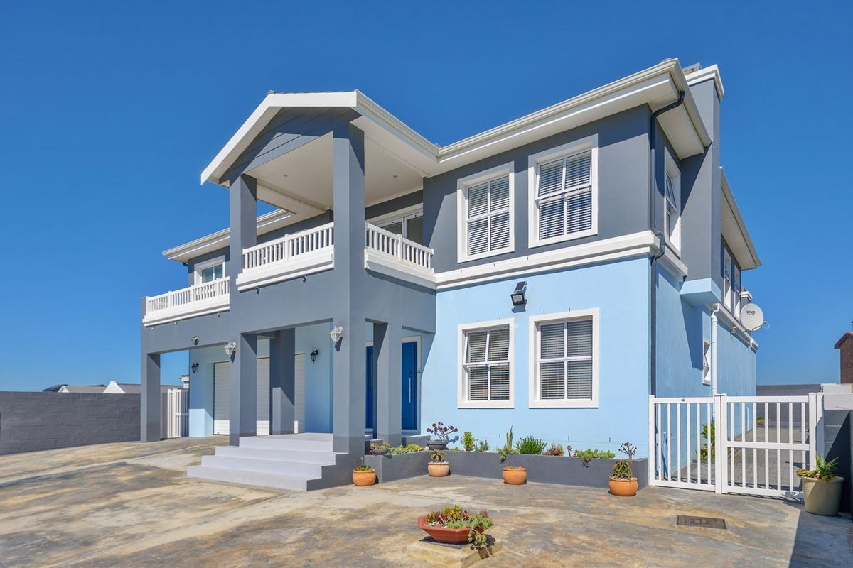 Spacious Coastal Residence with Ocean Outlook - Photo 2