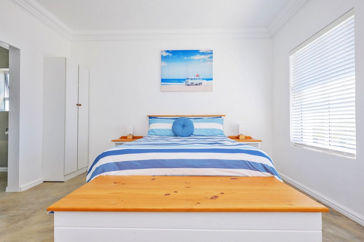 Spacious Coastal Residence with Ocean Outlook - Photo 5