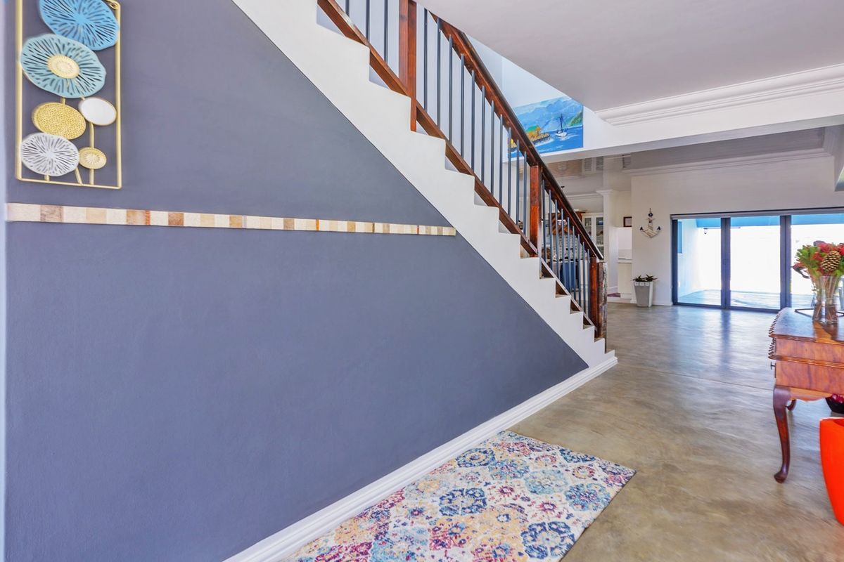 Spacious Coastal Residence with Ocean Outlook - Photo 4