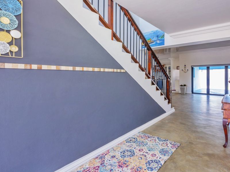 Spacious Coastal Residence with Ocean Outlook - Photo 4