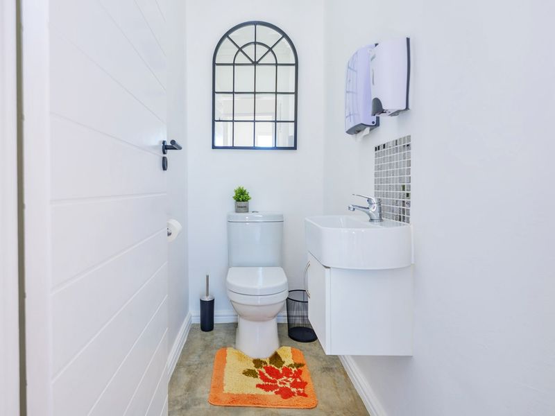 Spacious Coastal Residence with Ocean Outlook - Photo 7