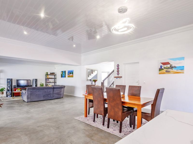 Spacious Coastal Residence with Ocean Outlook - Photo 8