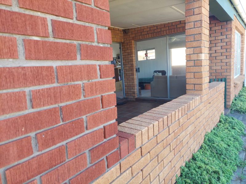 Superb family home at the coast - Photo 5