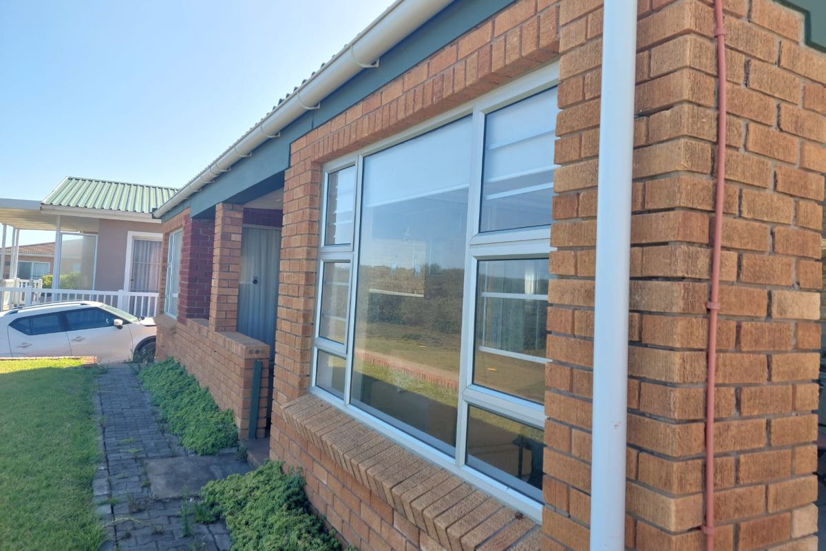 Superb family home at the coast - Photo 2
