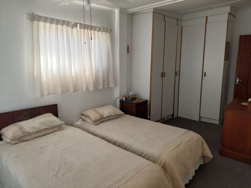 Superb family home at the coast - Photo 10